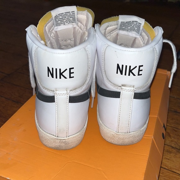 Nike Blazers - Picture 6 of 6